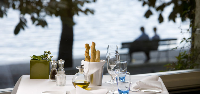 Dinnieren direkt am Vierwaldstättersee - Terrasse des Palace Luzern