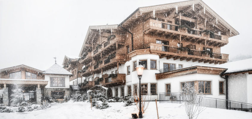 Das Naturhotel Forsthofgut in Leogang bietet die perfekte Balance aus Natur, Wellness und aktivem Wintersporterlebnis.