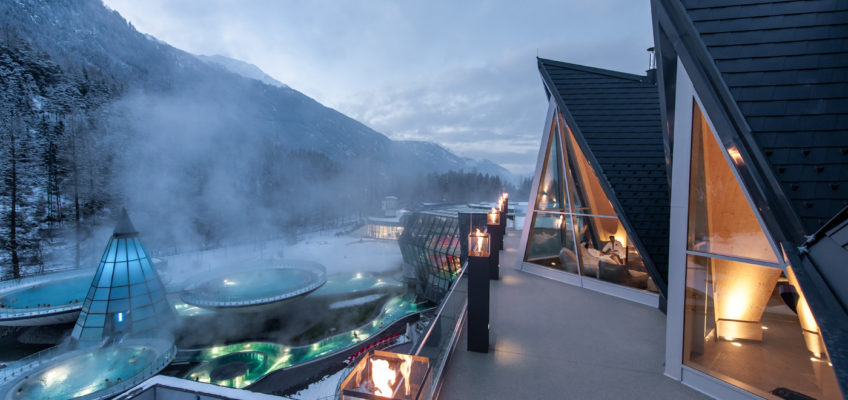 Der AQUA DOME im Ötztal - ein Thermen Resort mit futuristisch anmutender Wasser - und Saunawelt, SPA & Fitness, rundum erneuerter Kinderwelt und natürlich dem gemütlichen 4 Sterne Superior Hotel